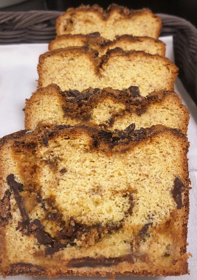 Una foto de Budín de banana chocolate y dulce de leche!! 😋😋