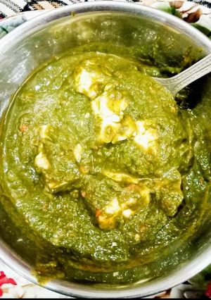 A picture of Palak paneer.