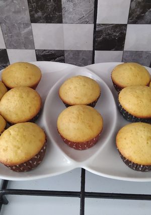 A picture of Vanilla cupcakes.