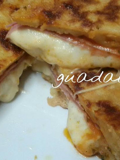 Una foto de Tortino di pane o calzone de pan duro en GME y F y tradicional