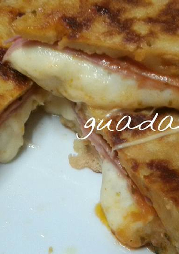 Una foto de Tortino di pane o calzone de pan duro en GME y F y tradicional