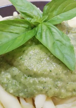 Une photo de Pesto courgette / basilic / noix