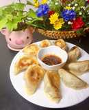 Sủi cảo chiên bằng nước.món ăn Nhật Bản (Gyoza)