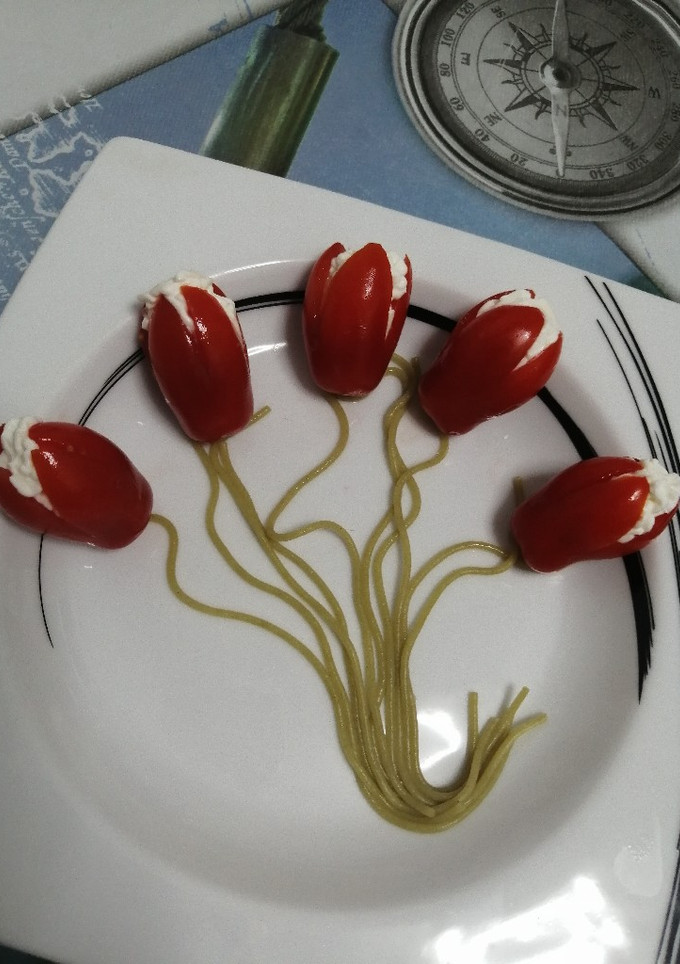 Una foto de Tulipanes de tomate y queso