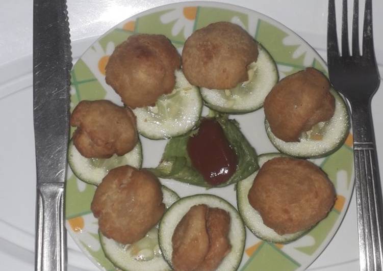 Bread balls with ketchup