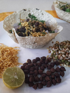 પાપડ કટોરી ચાટ (Papad Katori Chaat Recipe In Gujarati) રેસીપી મુખ્ય ફોટો