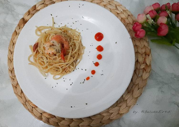 Spaghetti aglio olio with shrimp