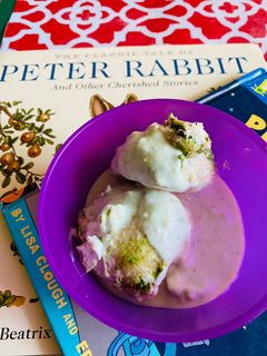 A picture of Dahi vada.
