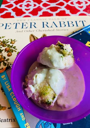 A picture of Dahi vada.