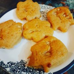 A picture of Eggless wheat flour white choco cup cake😍.