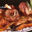 Jarrete de cordero con verduras y patatas en freidora de aire caliente