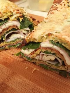 Sonkás-sajtos cukkini rolád recept fotója