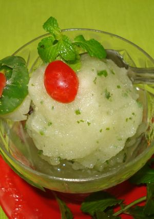 A picture of Muskmelon-mint slush.