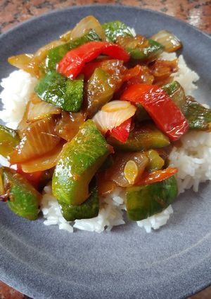 Una foto de Zapallitos salteados con verduras