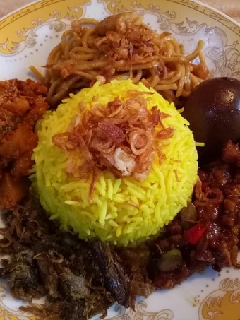 Langkah Mudah untuk Membuat Resep  Nasi kuning praktis anti virus (cook with magic com) yang Sempurna, Sempurna