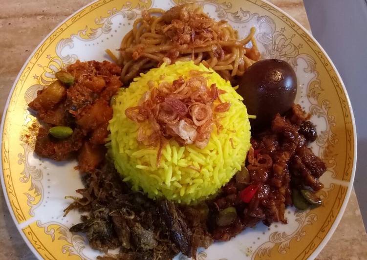 Nasi kuning praktis anti virus (cook with magic com)