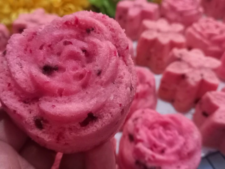 Cara Mudah Membikin Resep Bolu kukus buah naga yang Sempurna Anti Ribet, Bikin Ngiler