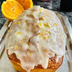 Una foto de Budín de naranja 🍊 y amapolas !