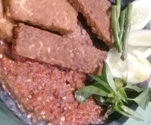 Praktis, Menyajikan Tempe penyet sambal trasi Paling Enak