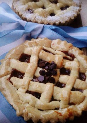 Una foto de Pasta frola dulce de "membrillo - coco" y/o "dulce de leche - chips de chocolate"