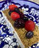 Panqué de matcha healthy con frutos rojos