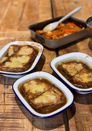 A picture of Another amazing French onion soup!.