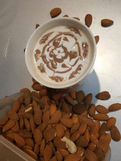 Hình của món Sữa hạnh nhân cacao.