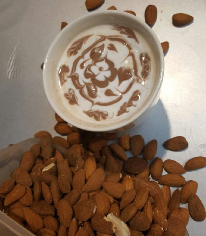 Hình của món Sữa hạnh nhân cacao.
