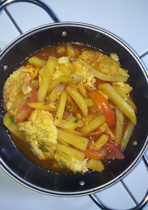 Foto resep Telur Dadar Kentang Saos Tiram ala Anak Kos
