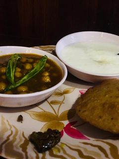 छोले पूरी (Chole Puri recipe in Hindi) रेसिपी मुख्य फोटो