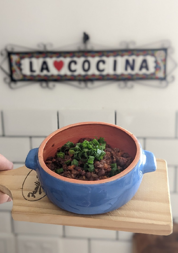 Una foto de Chili con carne 🌶️🍗🍲 (guiso de porotos rojos/aduki)