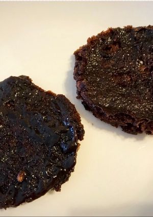 Una foto de Brownies 123 al microondas húmedos y deliciosos en 1 minuto!!