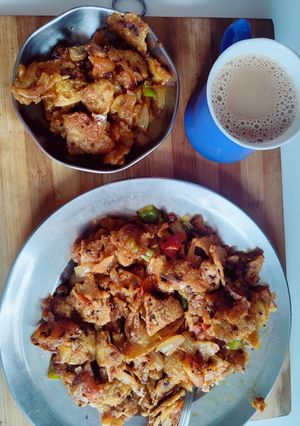 A picture of रोटी के पोहे (कढ़ाई में).