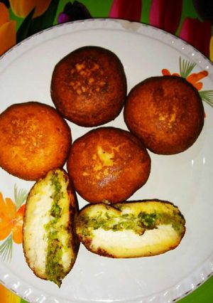 A picture of #Green pea Stuff Bread kochori.