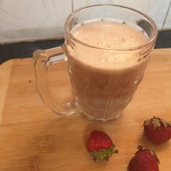 Banana Strawberry milkshake A picture of Banana Strawberry milkshake.
