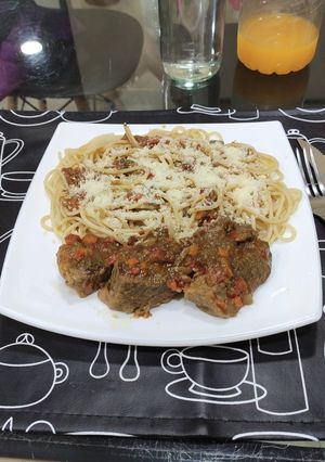 Una foto de Paleta a la cacerola con spaguettis