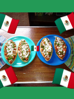 Una foto de 🇲🇽Molletes de Longaniza muy a la Mexicana 🇲🇽