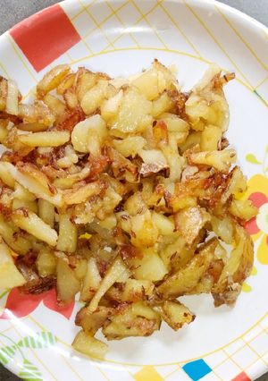 आलू की मीठी भुजिया (aloo ki mithi bhujiya recipe in Hindi) रेसिपी मुख्य फोटो