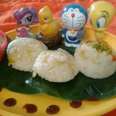 A picture of Maggi stuffed idli.