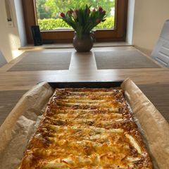 A picture of White asparagus tart.