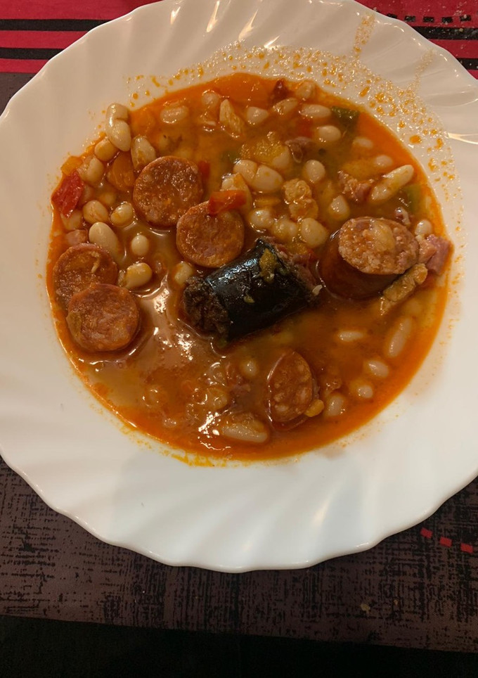 Una foto de Fabada asturiana