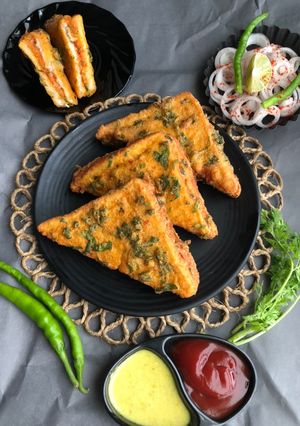 બ્રેડ પકોડા (Bread Pakoda Recipe In Gujarati) રેસીપી મુખ્ય ફોટો