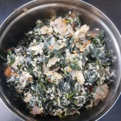 A picture of Spinach Poriyal/ அரை கீரை பொரியல் 😋.