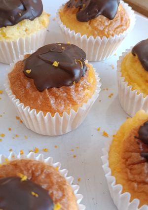 Una foto de Mini Bizcochitos de Naranja con Cobertura de Chocolate