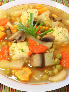 Tavaszi zöldségleves sajtgombóccal.. 🥕 recept fotója