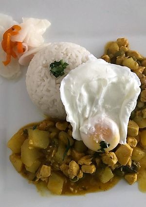 Una foto de Guiso de pollo a lo Carmelita