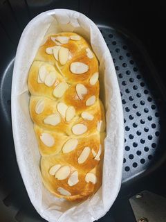 Hình của món BÁNH MÌ HOA CÚC với Nồi chiên không dầu (không nhồi bột).