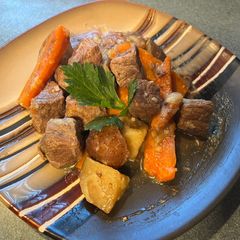 A picture of Garlic steak bites (w/potatoes and carrots).