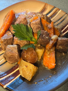 A picture of Garlic steak bites (w/potatoes and carrots).