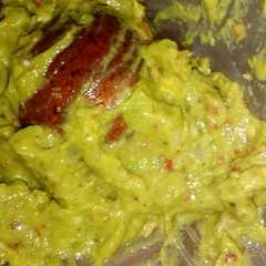Una foto de Guacamole común y picante